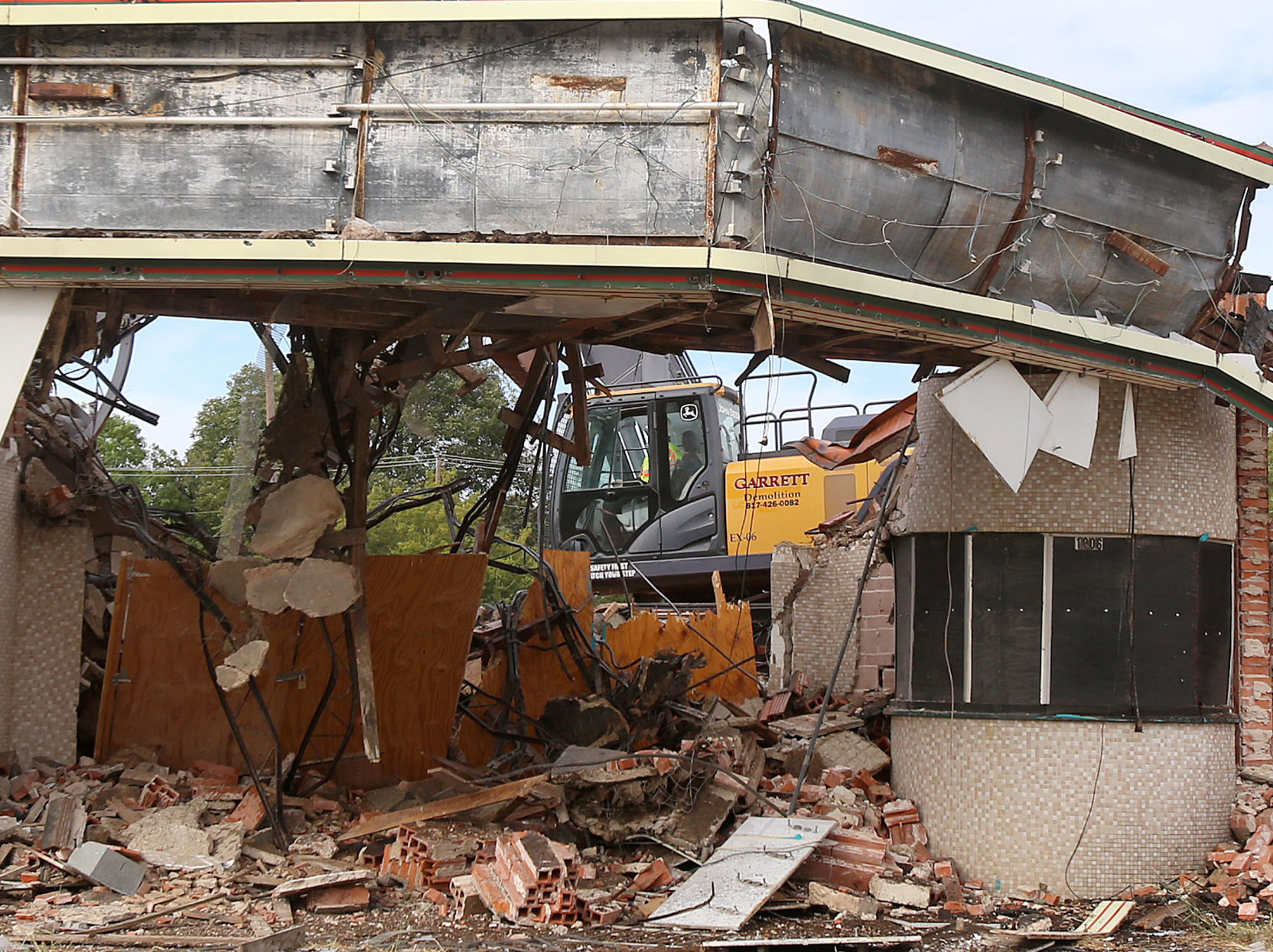 Demolition of 25th Street Theatre